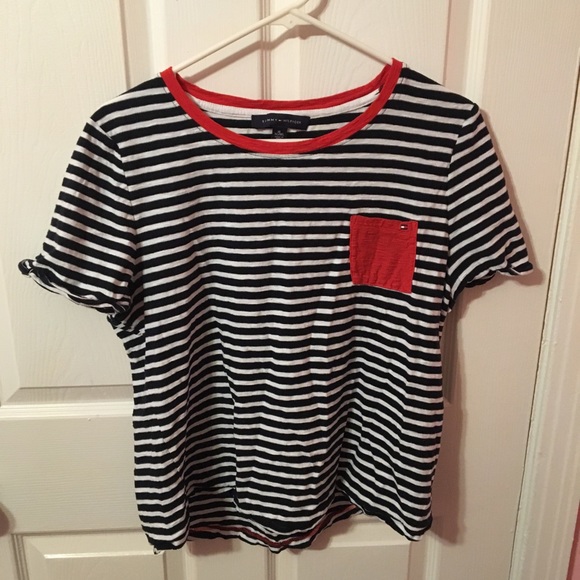 Tommy Hilfiger Tops - Tommy Hilfinger crop top Tommy Hilfiger Tops - Tommy Hilfinger crop top
